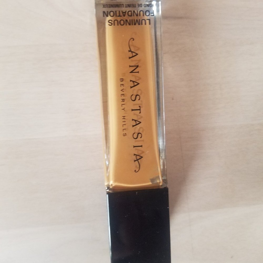 Anastasia Beverly Hills Luminous Liquid Foundation 410C